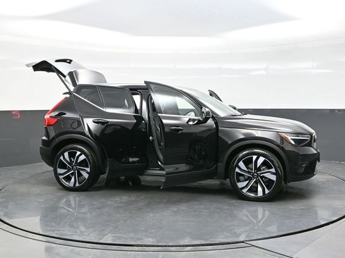 Used 2025 Volvo XC40 B5 Plus image 40