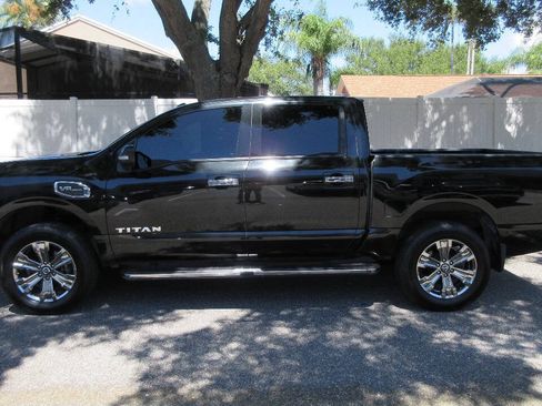 Used 2017 Nissan Titan SV RWD image 2
