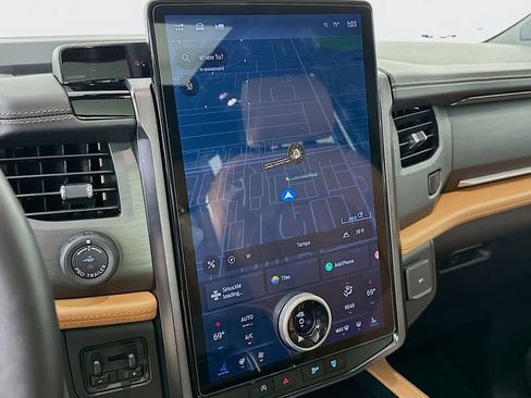 Certified 2023 Ford Expedition Platinum image 27