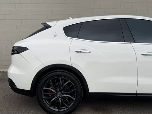 Used 2018 Maserati Levante AWD/4WD image 12