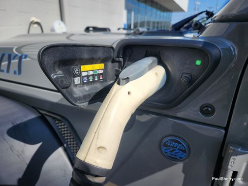 Used 2023 Jeep Wrangler Unlimited w/ Sun & Screen Package AWD/4WD image 8