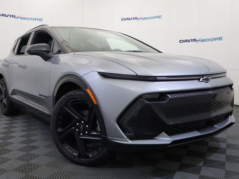 New 2026 Chevrolet Equinox EV RS image 2