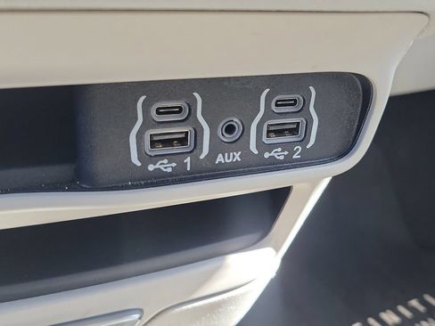 Used 2023 Chrysler Pacifica Touring-L FWD image 35