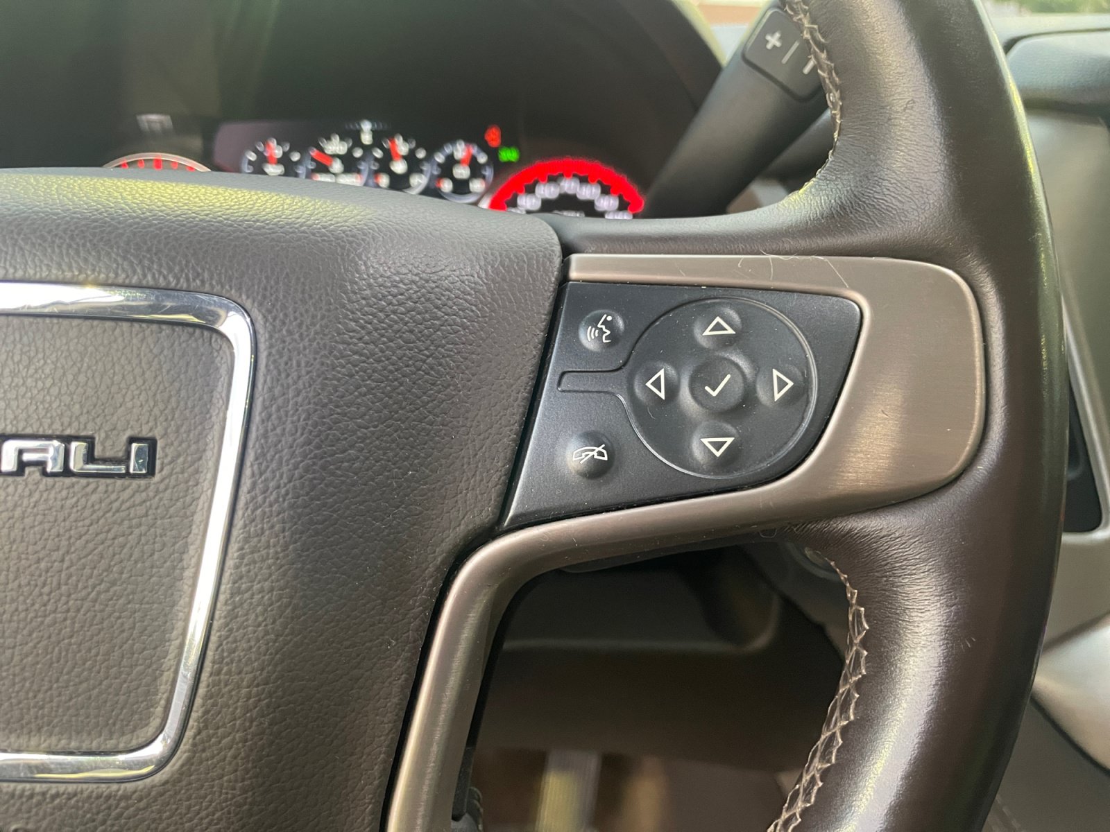Used 2015 GMC Yukon Denali AWD/4WD image 11