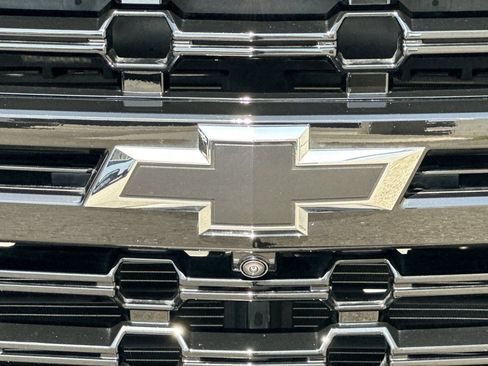 Used 2023 Chevrolet Tahoe Z71 w/ Z71 Off-Road Package AWD/4WD image 41