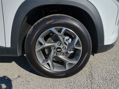 New 2026 Chevrolet Trax LT w/ Driver Confidence Package image 11