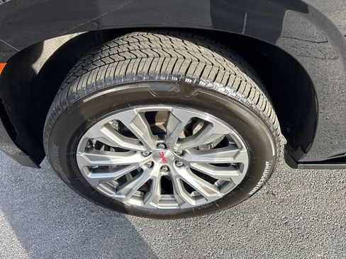 Used 2021 GMC Yukon Denali w/ Denali Premium Package image 12