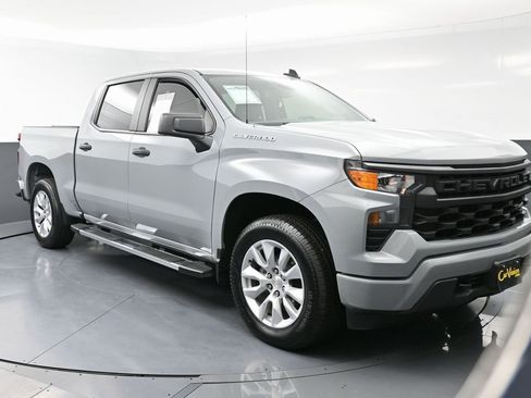 Used 2024 Chevrolet Silverado 1500 Custom image 3