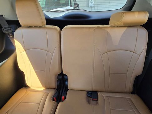 Used 2018 Buick Enclave Essence image 18