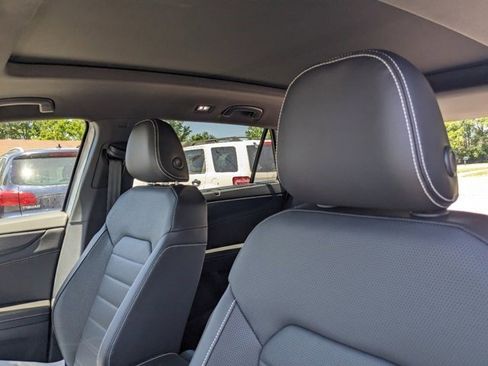 New 2024 Volkswagen Atlas Cross Sport SEL image 19