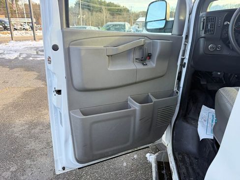 Used 2017 GMC Savana 2500 image 12