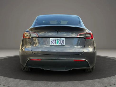 Used 2022 Tesla Model Y Long Range image 5