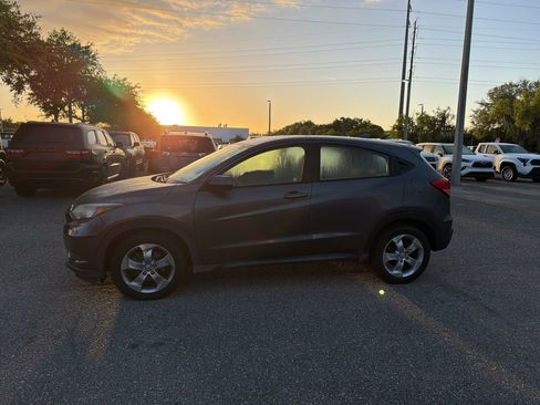 Used 2016 Honda HR-V LX image 2