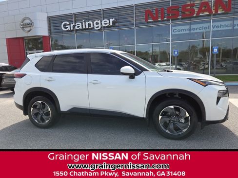 Used 2025 Nissan Rogue SV FWD image 1