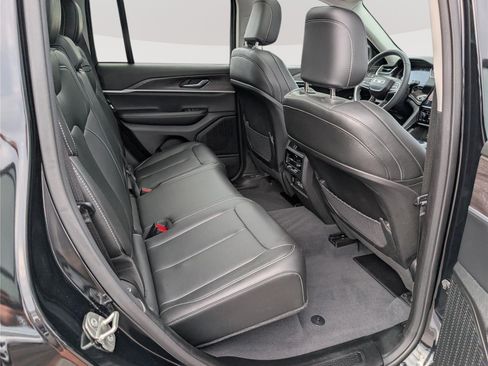 Used 2023 Jeep Grand Cherokee Limited AWD/4WD image 13