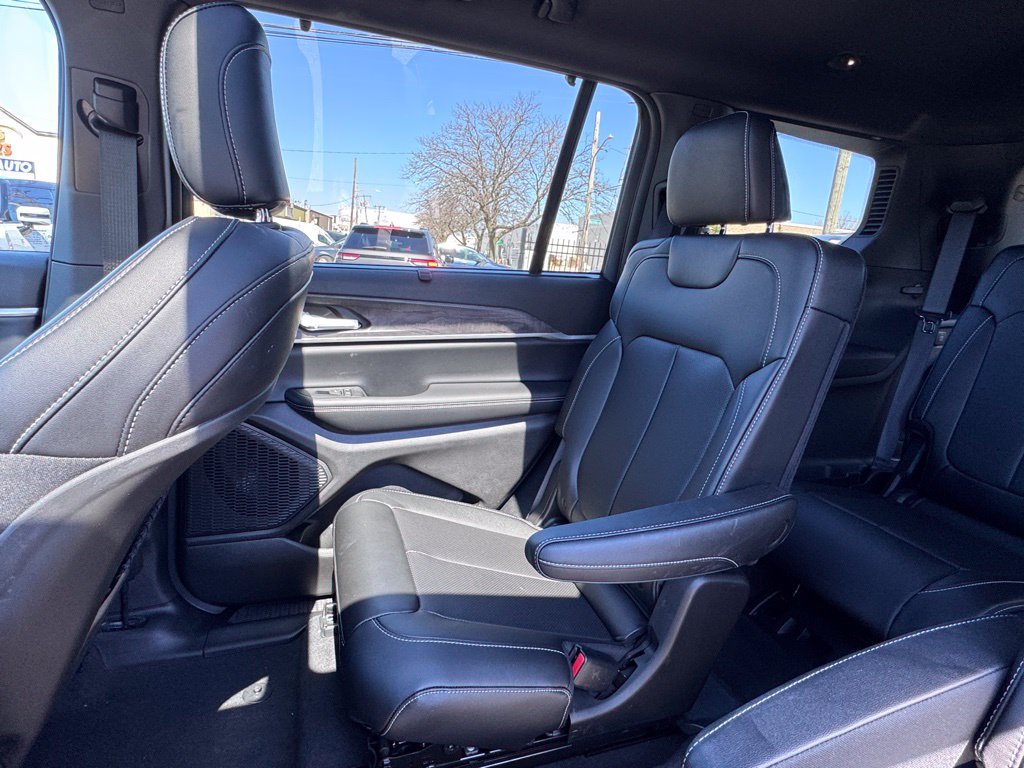 New 2025 Jeep Grand Cherokee L Limited w/ Luxury Tech Group II AWD/4WD image 16