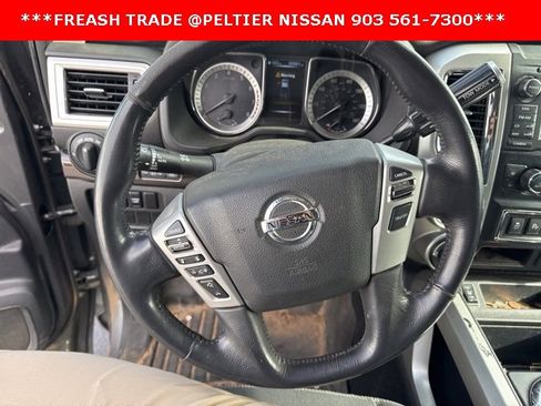 Used 2018 Nissan Titan SV w/ SV Convenience Package image 11