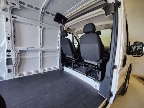 Used 2025 RAM ProMaster 2500 w/ Convenience Group FWD image 12
