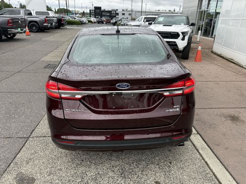 Used 2017 Ford Fusion SE FWD image 5