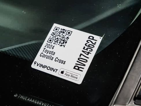 Certified 2024 Toyota Corolla Cross XLE image 29