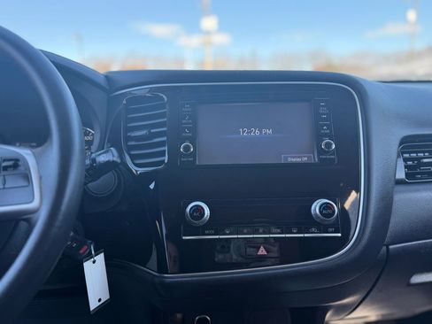 Used 2020 Mitsubishi Outlander ES image 20