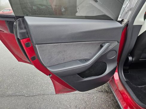 Used 2024 Tesla Model Y Performance image 19