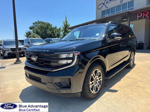 Certified 2025 Ford Expedition Active AWD/4WD image 4