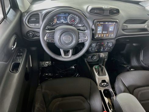 Used 2022 Jeep Renegade Latitude w/ Convenience Group AWD/4WD image 22