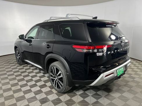 Used 2024 Nissan Pathfinder Platinum image 9