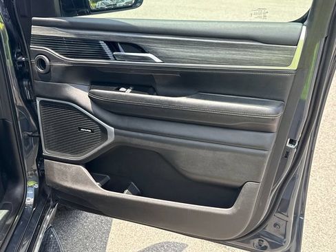 Used 2024 Jeep Wagoneer L Series II RWD image 14