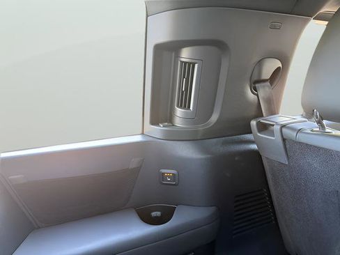 Certified 2025 Land Rover Defender 130 X-Dynamic SE image 32