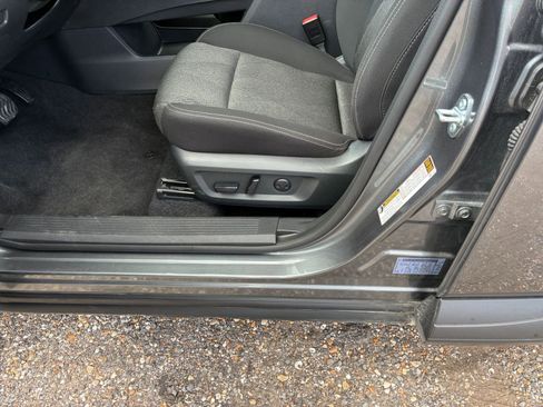 Used 2025 Nissan Rogue SV image 18