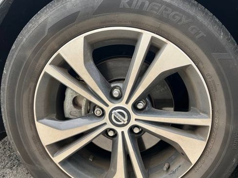 Used 2023 Nissan Sentra SV w/ All-Weather Package FWD image 2