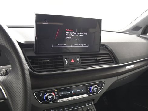 Used 2024 Audi Q5 e Prestige w/ Prestige Package image 32