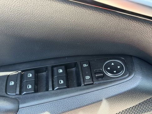 Used 2023 Kia Seltos S w/ Navigation Package FWD image 19