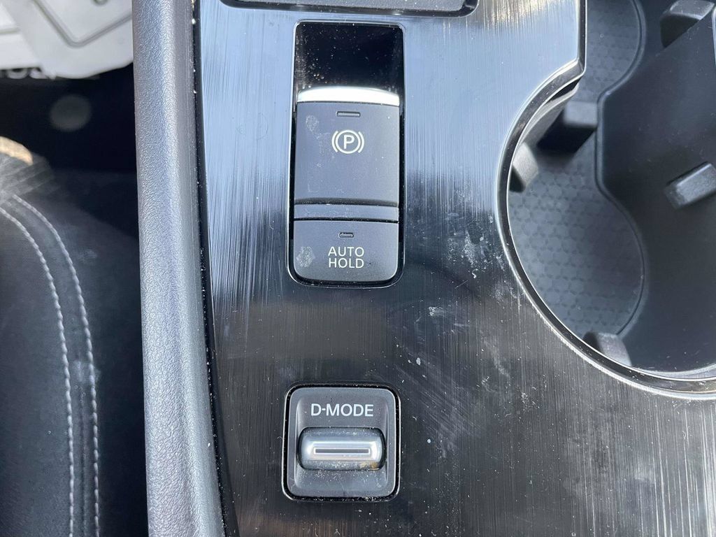 Used 2025 Nissan Rogue SV FWD image 23