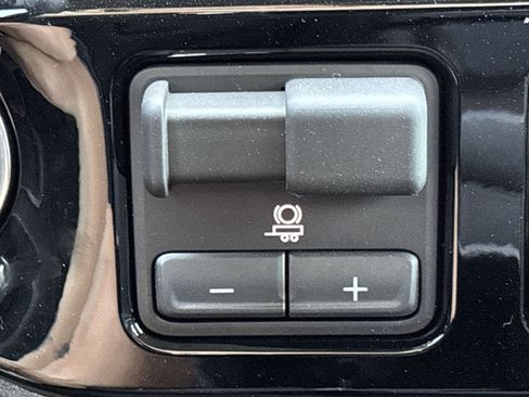 New 2025 GMC Sierra 1500 SLE w/ Preferred Package image 14