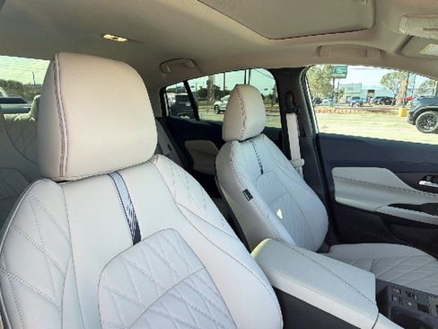 Used 2026 Nissan Sentra SL w/ Floor Mat Package FWD image 28