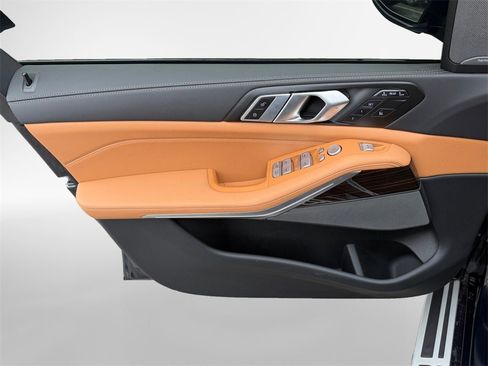 Used 2025 BMW X7 xDrive40i w/ M Sport Package image 17