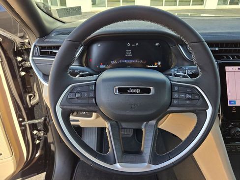 New 2025 Jeep Grand Cherokee Limited w/ Luxury Tech Group II image 25