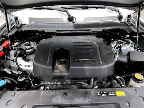 Used 2023 Land Rover Defender 110 SE image 29