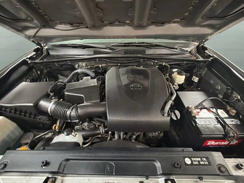 Used 2017 Toyota Tacoma Limited w/ Tow Package AWD/4WD image 23