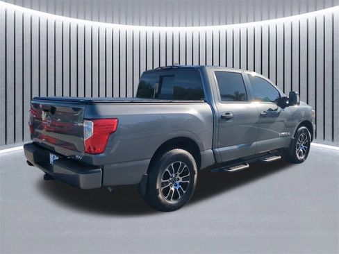 Used 2024 Nissan Titan SV w/ SV Convenience Package image 5