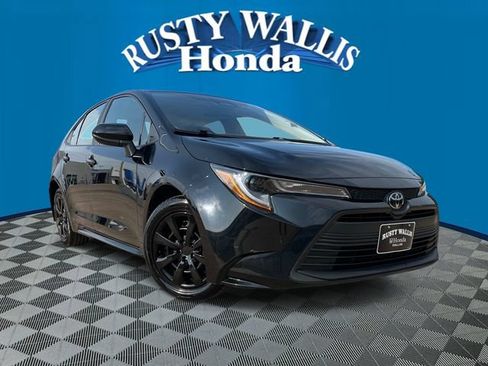 Used 2024 Toyota Corolla LE FWD image 2