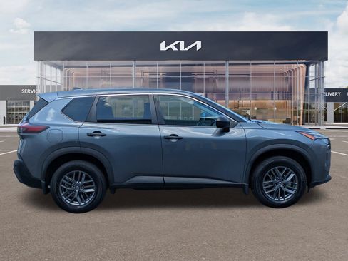 Used 2021 Nissan Rogue S FWD image 3