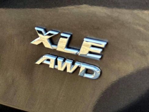 Used 2015 Toyota RAV4 XLE image 9