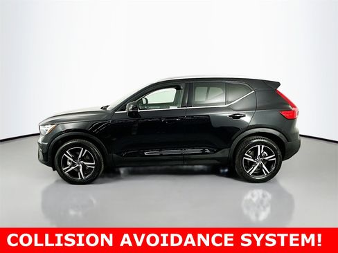 Used 2025 Volvo XC40 B5 Core image 4
