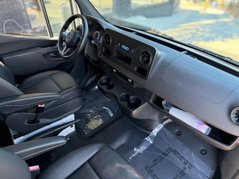 Used 2021 Mercedes-Benz Sprinter 2500 image 29