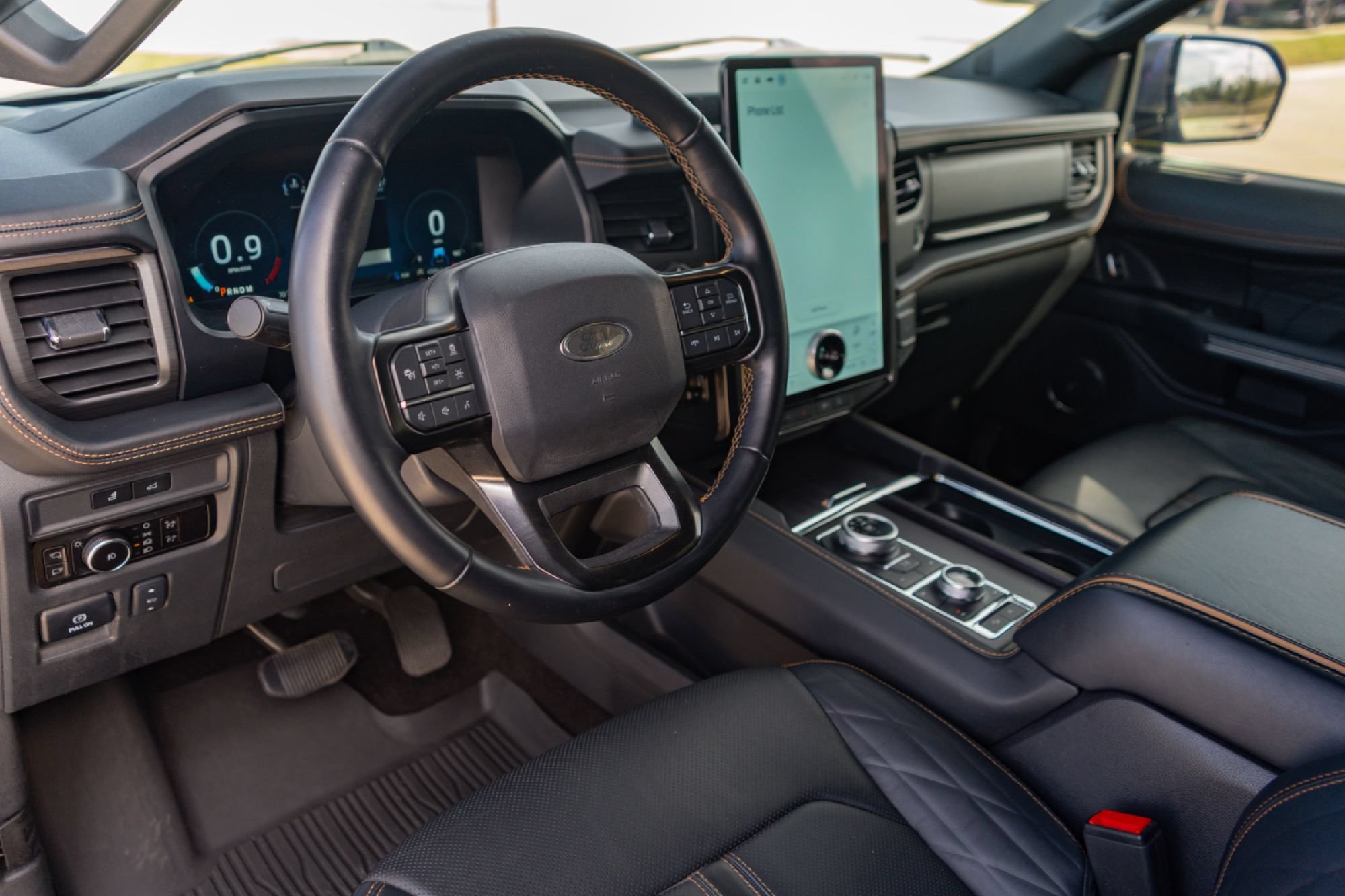 Used 2023 Ford Expedition Platinum AWD/4WD image 8