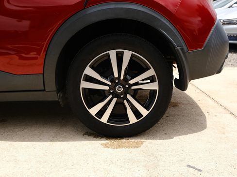 Used 2019 Nissan Kicks SV FWD image 18